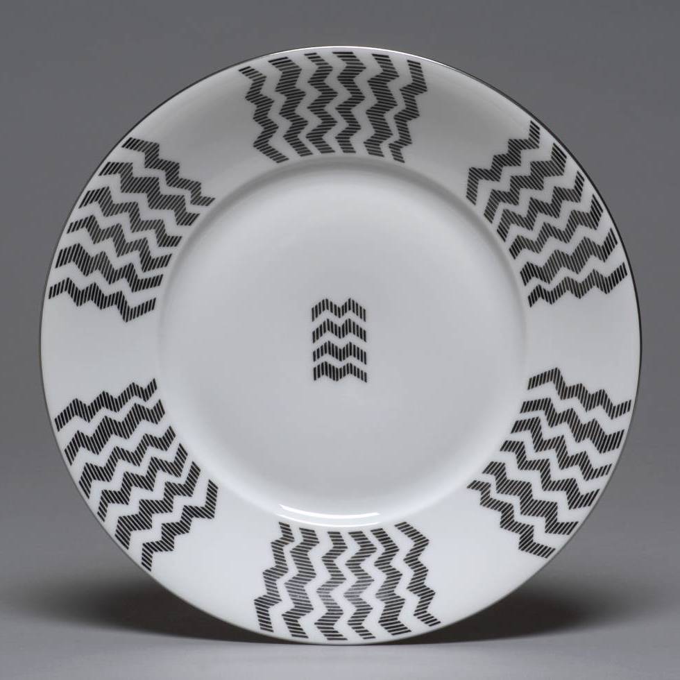 Dinner plate with black "Zig Zag" frieze pattern